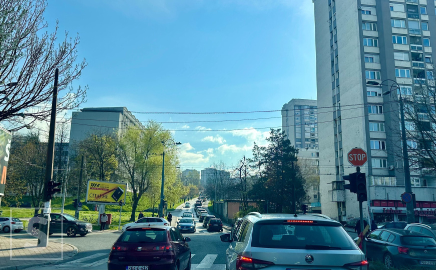 Kvar na semaforu izazvao gužve: Otežan prilaz Urgentnom centru KCUS-a