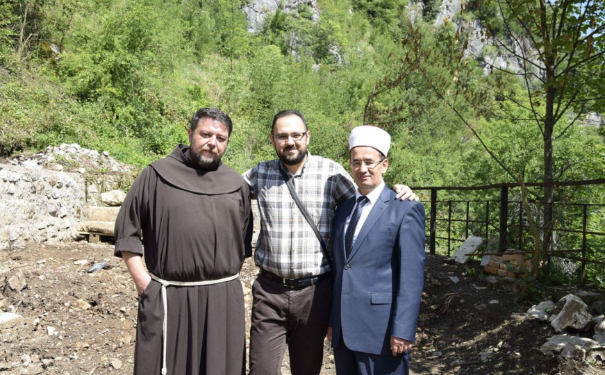 Objavljena knjiga "Franjevci – Čuvari Bosne" Faruka Velea: "Ne dajte da se Bosna dijeli ili krnji"