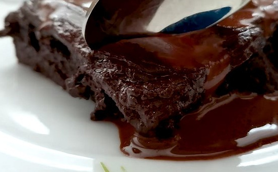 Brzinski kolač bez vage i mjerenja: Pripremite ga za 5 minuta, topi se u ustima