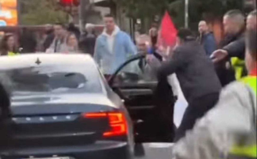 Novi napad na studente u Beogradu: Automobilom se zaletio na okupljene, povrijeđen policajac