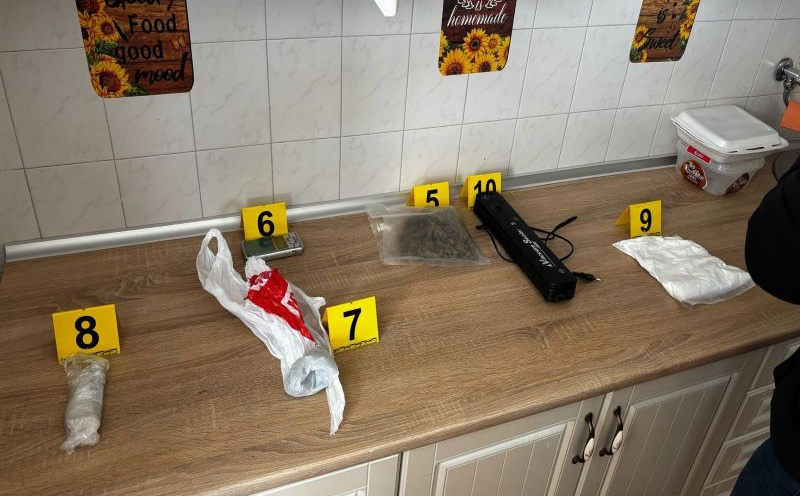 Pretresi u Zenici: Policija oduzela više od 1,5 kilogram droge