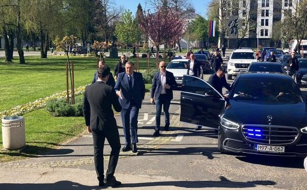 Bjegunca Dodika prati specijalna jedinica: U Prijedor stigao pod jakim obezbjeđenjem