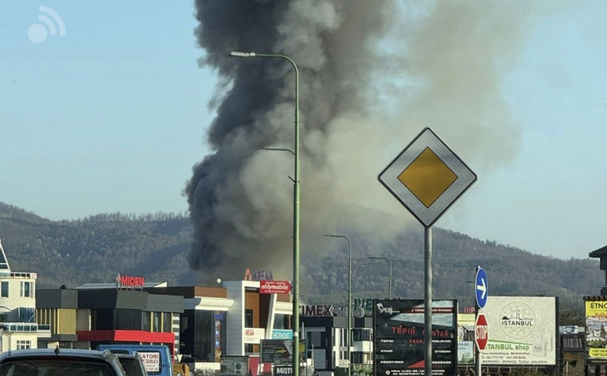 Veliki požar u BiH: Vatra zahvatila objekte firme Hrastik