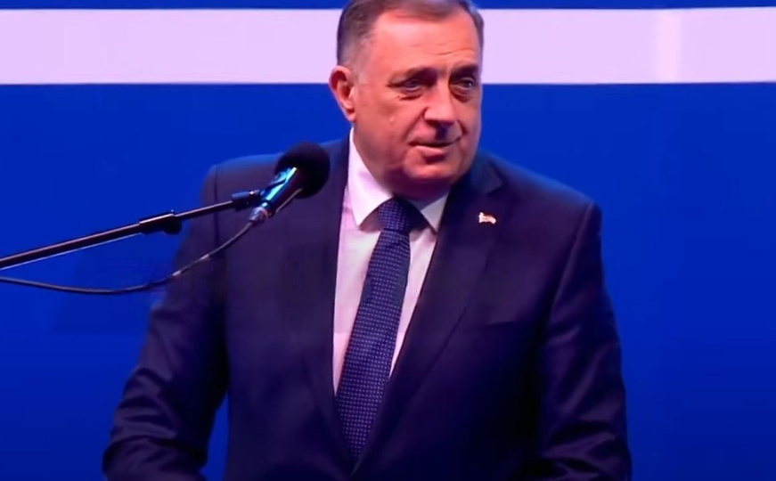 Dodik na Vučićevom skupu: 'Ovo je normalna Srbija, niko osim Aleksandra je ne može povući'