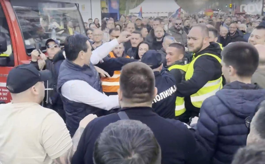 Na skupu u Beogradu u više navrata tukli novinare: Napadnut i Vučićev bivši stranački kolega