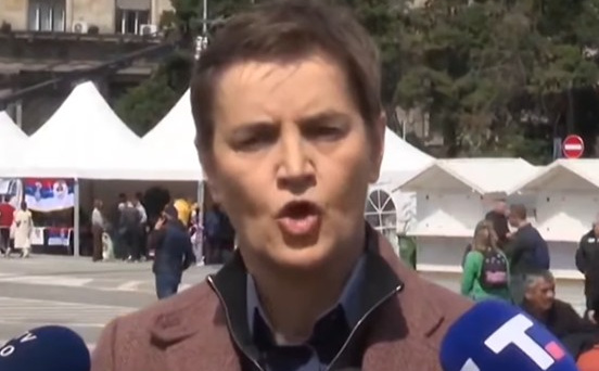 'Ko se lača mati...': Ana Brnabić pokušala izgovoriti staru mudrost prije mitinga, ali bez uspjeha