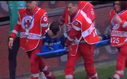 Loše vijesti iz Bergama: Kolašinac se povrijedio, iznesen na nosilima sa terena