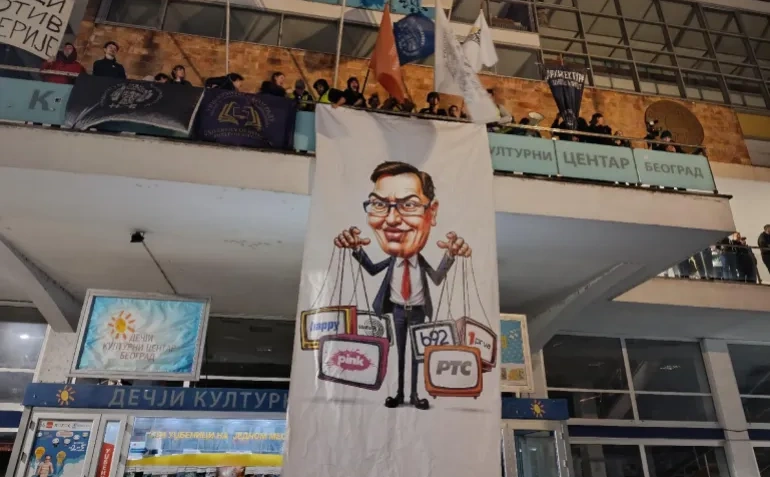 Studenti ne odustaju: Žandarmerija prekinula blokadu RTV-a, RTS i dalje blokiran