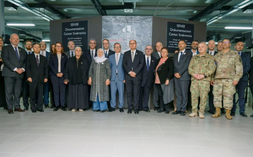 Christian Schmidt u Potočarima: 'Nikada više građani BiH ne smiju postati žrtve'