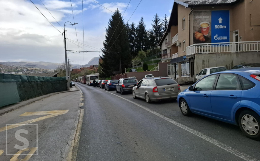 Saobraćajna nesreća na Kobiljoj Glavi: Dvije osobe povrijeđene, saobraćaj obustavljen