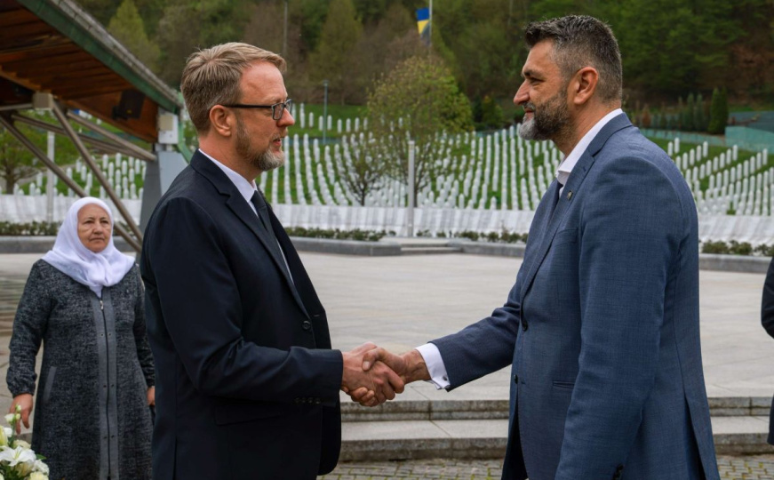 Daniel Koski posjetio Memorijalni centar Srebrenica, odao počast žrtvama genocida