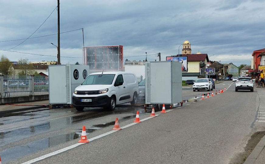Vozače na ulazu u BiH dočekalo iznenađenje: Provode se preventivne mjere dezinfekcije