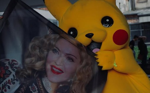 Pumpao atmosferu: Pikachu 'poveo' kolo ispred zgrade RTS-a u Beogradu