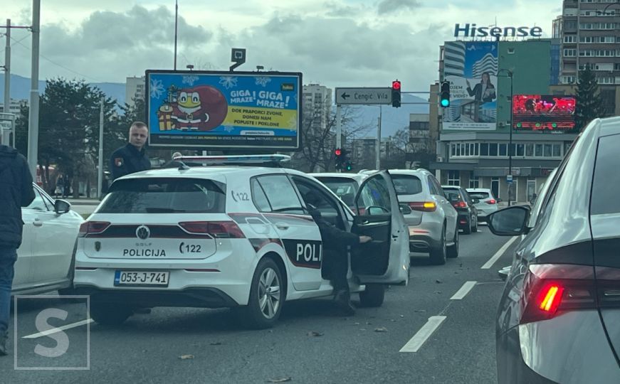 Drama u centru Sarajeva: Audijem pokosio starca i pobjegao. Policija pronašla vozača