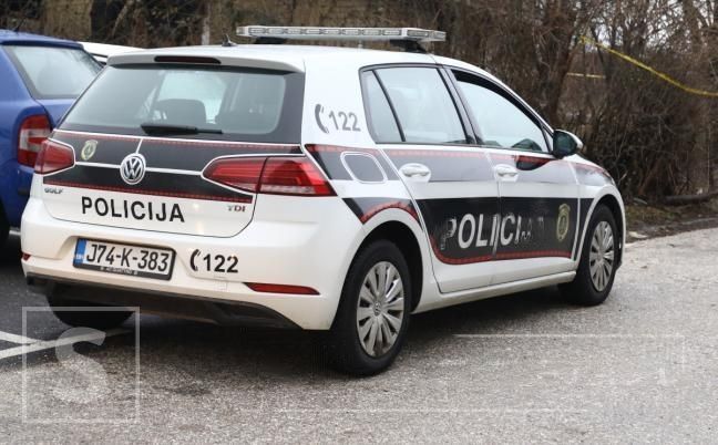 Saobraćajna nesreća u Vogošći: Motocikl udario pješakinju na trotoaru
