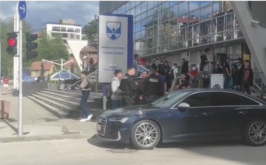 Incident ispred sportske dvorane Goran Čengić na Grbavici: Policija na terenu