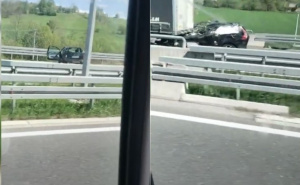 Jeziv prizor sa autoputa u BiH: Objavljen snimak saobraćajne nesreće u kojoj su poginule tri osobe