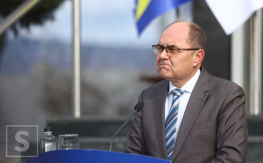 Christian Schmidt razmatra da zabrani rad Milorada Dodika i SNSD-a?!