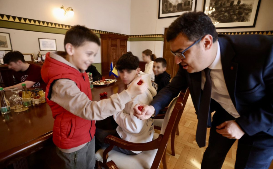 Gradonačelnik Puharić primio djecu bez roditeljskog staranja u Vijećnici povodom Uskrsa i Vaskrsa