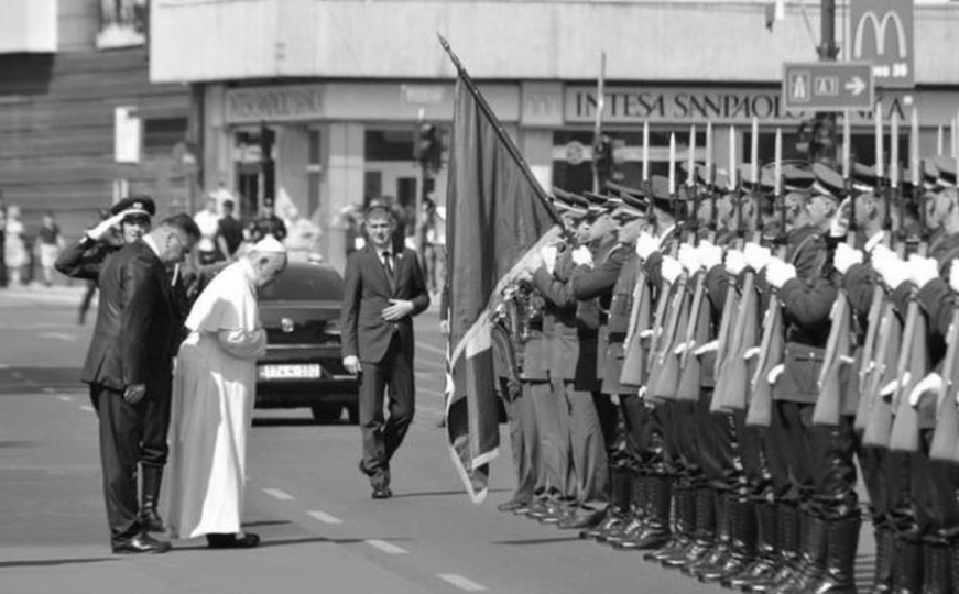 Papa Franjo prije 10 godina u Sarajevu: Sveti otac koji se poklonio bosanskoj zastavi