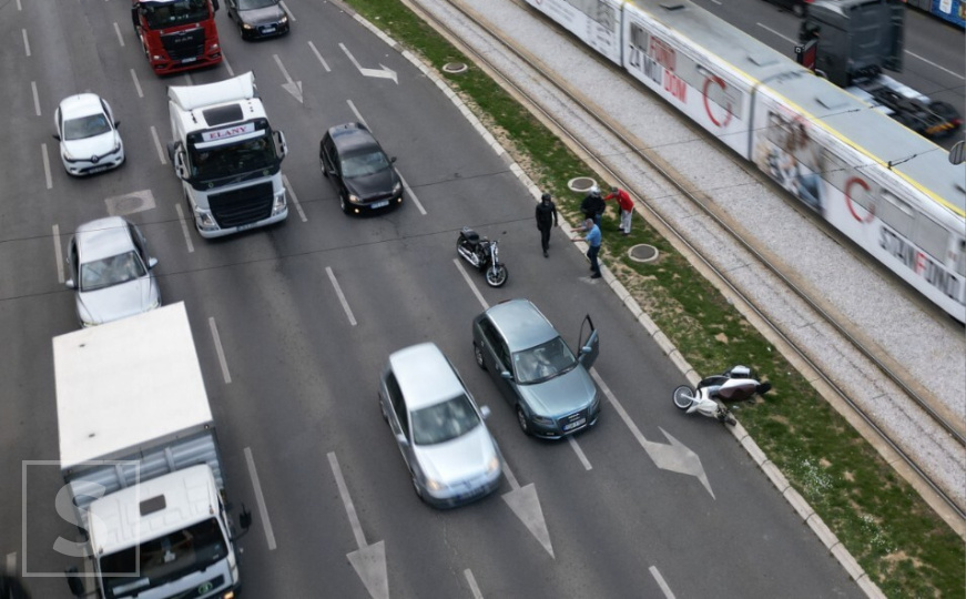Saobraćajna nesreća u Sarajevu: Povrijeđen motociklista