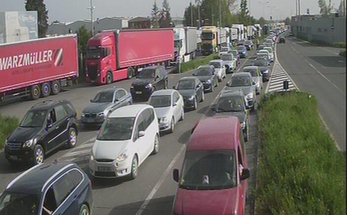 Gužve na graničnim prijelazima: Duge kolone vozila na izlazu iz BiH