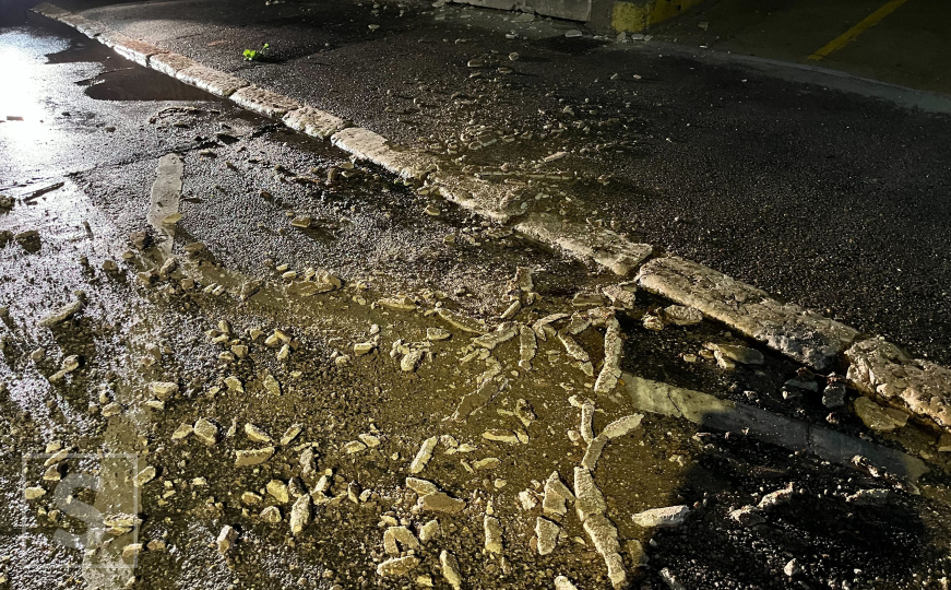 Po ko zna koji put: Obrušio se dio fasade sa zgrade u centru Sarajeva