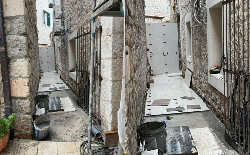 Pogledajte fotografije iz Makarske: Jesu li to upravo i prolaze počeli pregrađivati u apartmane?