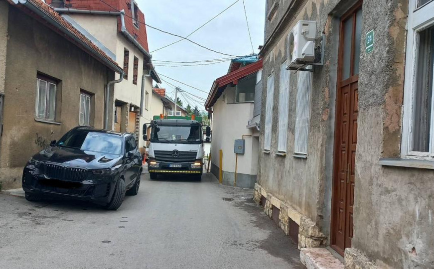 KJKP 'Rad' objavio slučaj bahatog vozača: 'Manevrima pokušavamo spasiti i grad i živce'