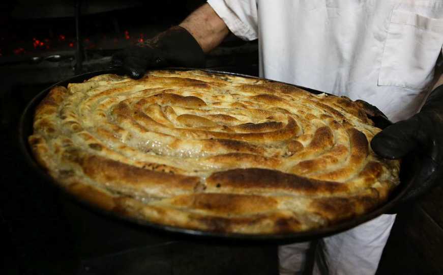 Građani u BiH ogorčeni: Nova cijena omiljene pite izazvala lavinu komentara, evo šta kažu