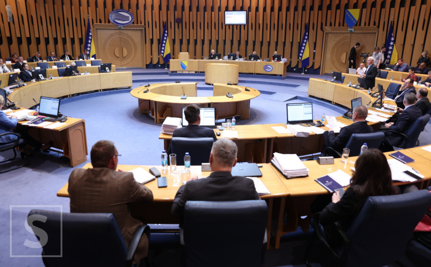 Da li je SNSD izgubio većinu? Osam zastupnika traži da se smjene stave na početak dnevnog reda