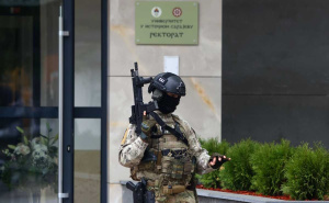 Slika i prilika sramotne Dodikove politike: Naoružani specijalac ispred zgrade jednog rektorata