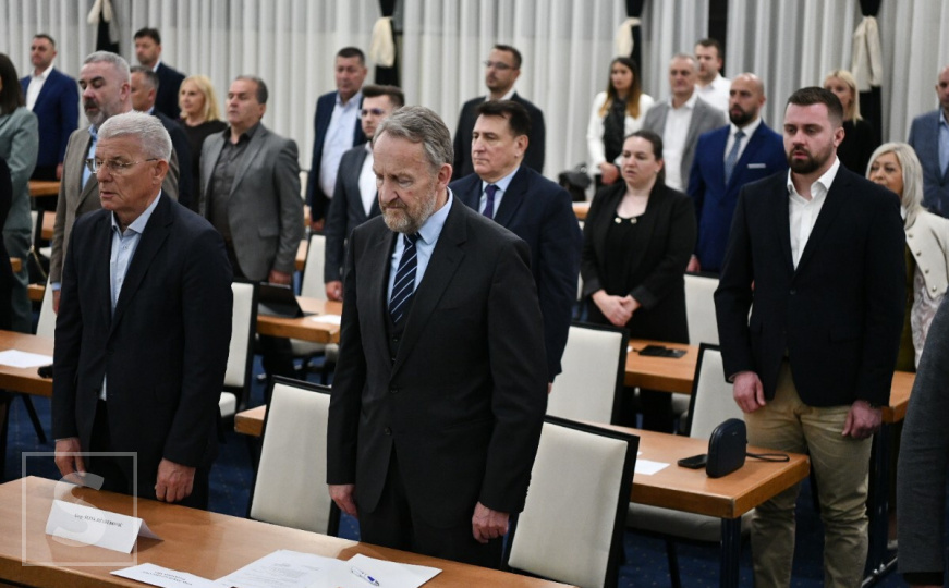 Počela sjednica glavnog odbora SDA: Pogledajte ko je sve došao