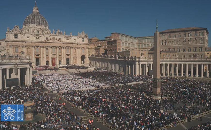 Rijeke ljudi i dalje pristižu na sahranu pape Franje: Pogledajte snimke uživo s Trga Svetog Petra