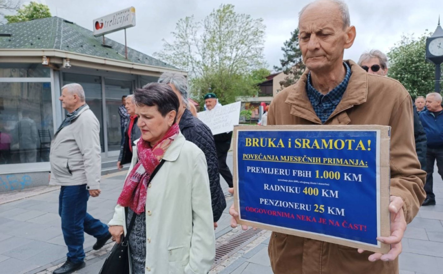 'Bruka i sramota': Penzioneri Tuzle opet na ulicama, traže veće penzije i dostojanstvo