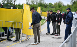 Snažne policijske mjere pred gradski derbi: Pogledajte šta se dešava ispred stadiona Koševo