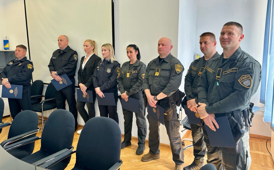 Svečano u FMUP-u: 18 policajaca unaprijeđeno u više činove