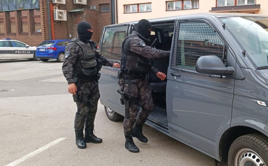 Akcija MUP-a TK u Lukavcu: Uhapšen policajac, počinio više krivičnih djela