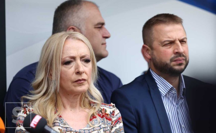 Pandurević poručila Stevandiću: "Finansirate se iz torbi koje vam ostavljaju u kancelarijama"