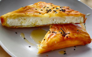 Domaća hrskava pita sa sirom je najukusniji doručak koji možete da napravite