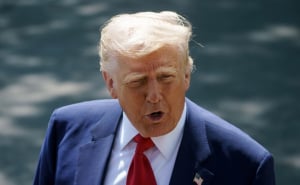 Trump ponovo šokirao: "Volio bih biti papa"