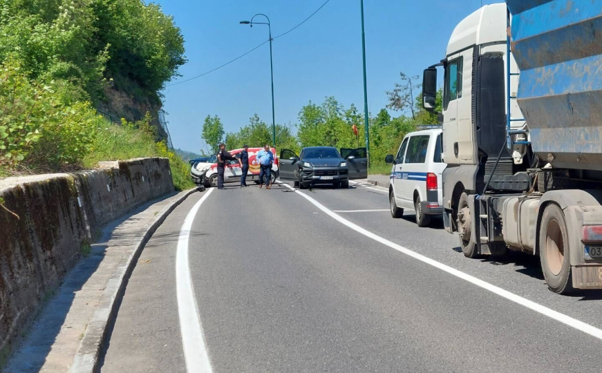 Nesreća na tranzitu u Sarajevu: Saobraćaj u potpunosti obustavljen, ima povrijeđenih