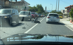 Nesreća u Mostaru: Krhotine rasute po cesti, motocikl oboren