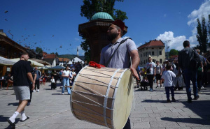 Sunce, proljeće i Baščaršija: Pogledajte kako je bubnjar rasplesao Sarajlije