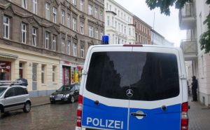 Ima povrijeđenih: Automobil se zabio u grupu ljudi u Stuttgartu