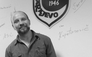 Preminuo Bojan Romić, jedan od osnivača Hordi zla: "Živio je za FK Sarajevo"