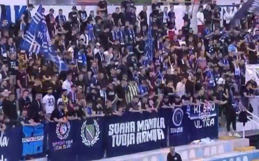 Skandalozno ponašanje na utakmici: Pazarci izviždali minut šutnje, Grobari skandirali Ratku Mladiću