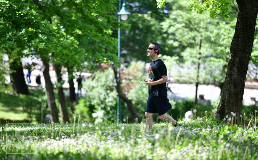 Fotopriča iz centra Sarajeva: Veliki park zablistao na proljetnom suncu
