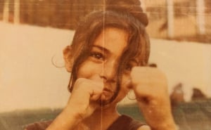 Razglednica iz Palestine: Jedno nasmijano smeđe oko i stisnute šake - Gaza uzvraća udarac