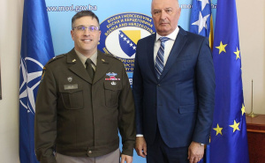 Helez i komandant NATO štaba u Sarajevu: "Međunarodna zajednica mora djelovati odlučnije u BiH"